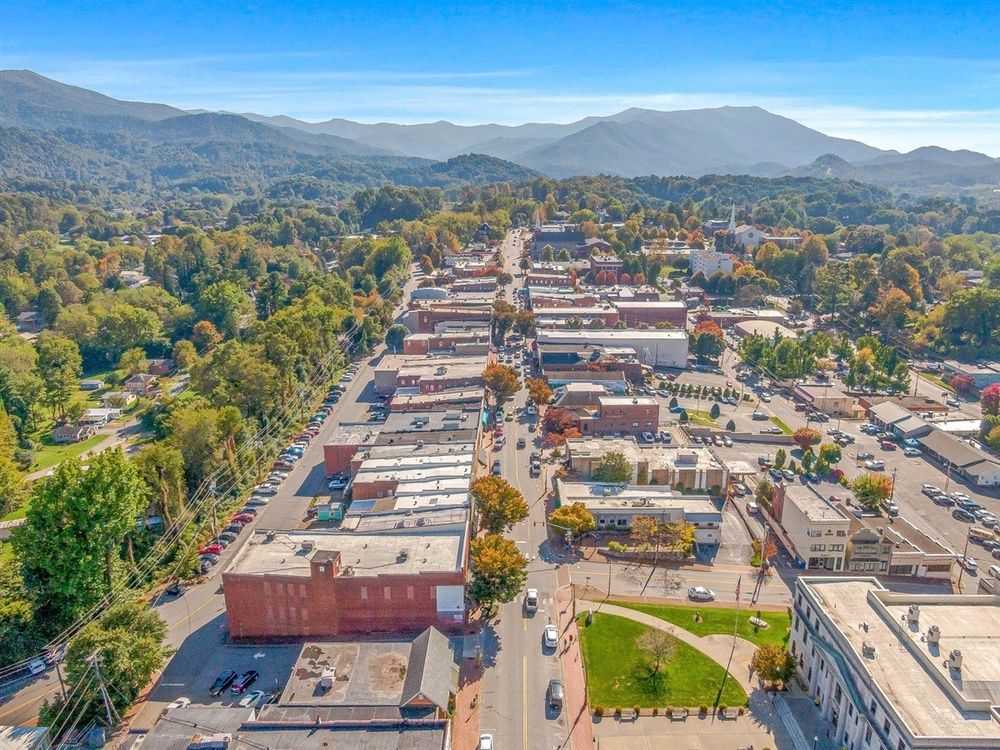 237 Ratcliff Cove Rd., Waynesville, NC 28786